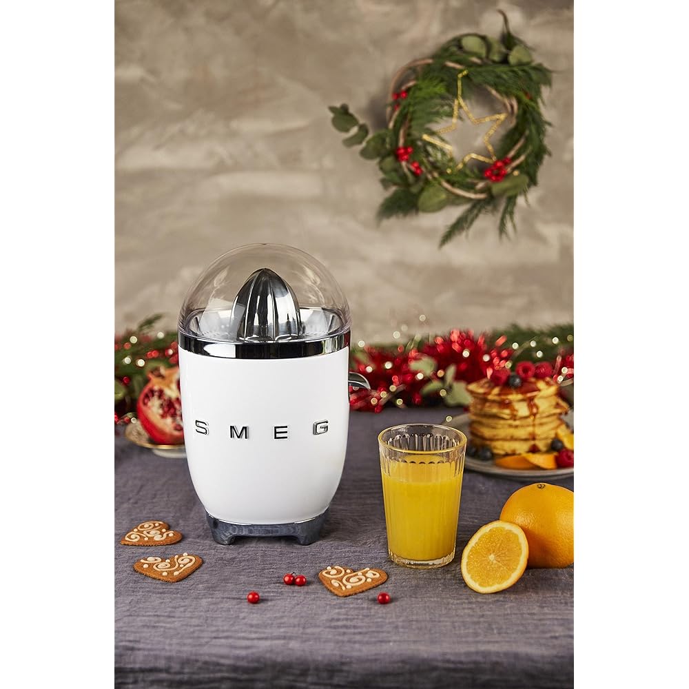 Smeg, Presse Agrumes électrique CJF11WHEU, Mise en Marche Automatique à Pression, Bec Anti-goutte et C?ne Universel, Base Antidérapante, Range Cordon Intégré, 70W, Blanc : Cuisine et Maison