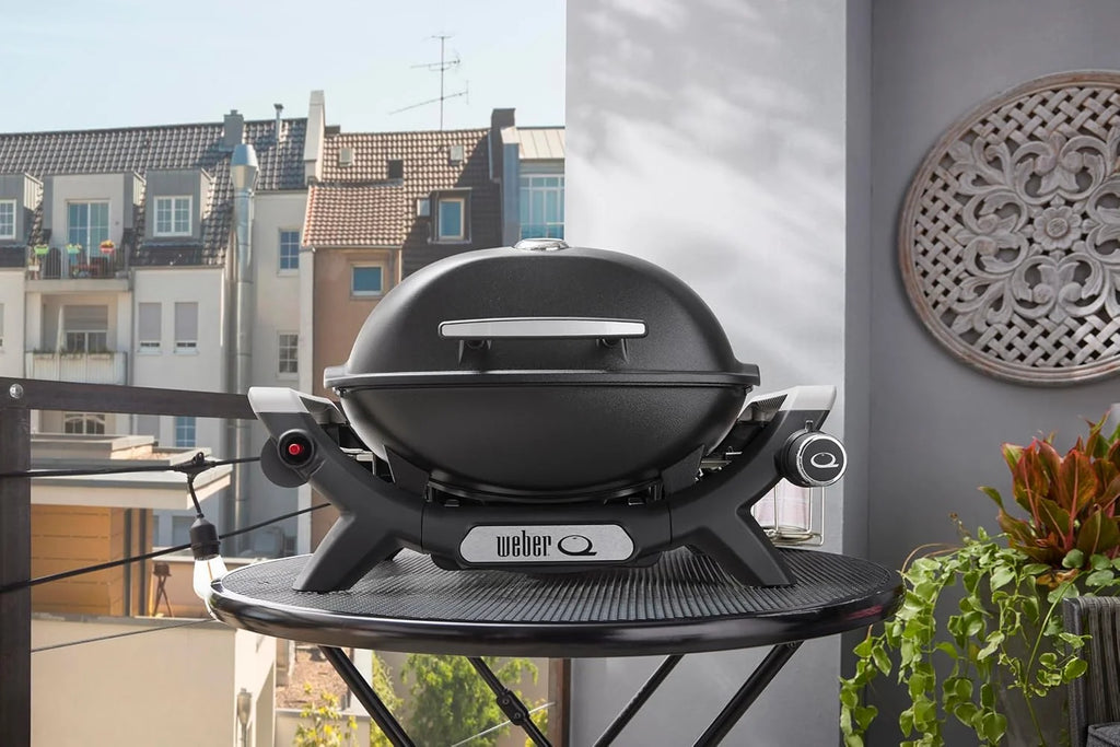 Weber Barbecue à gaz Q 1100N / Barbecue portable léger pour camping, patios et balcons avec brûleur haute efficacité, grilles en fonte émaillée et allumage électronique, noir