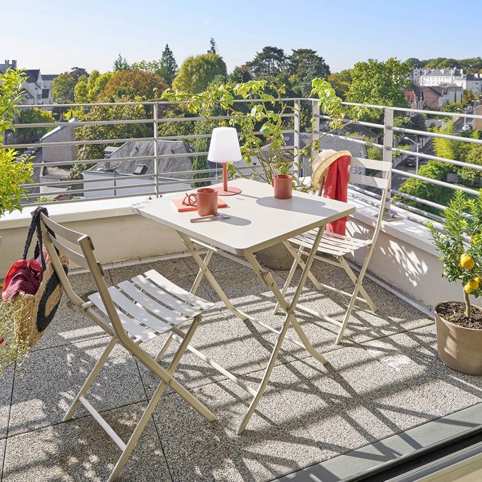 Table de jardin pliante carrée "Greensboro" pétrole 2 places en acier traité époxy - Hespéride