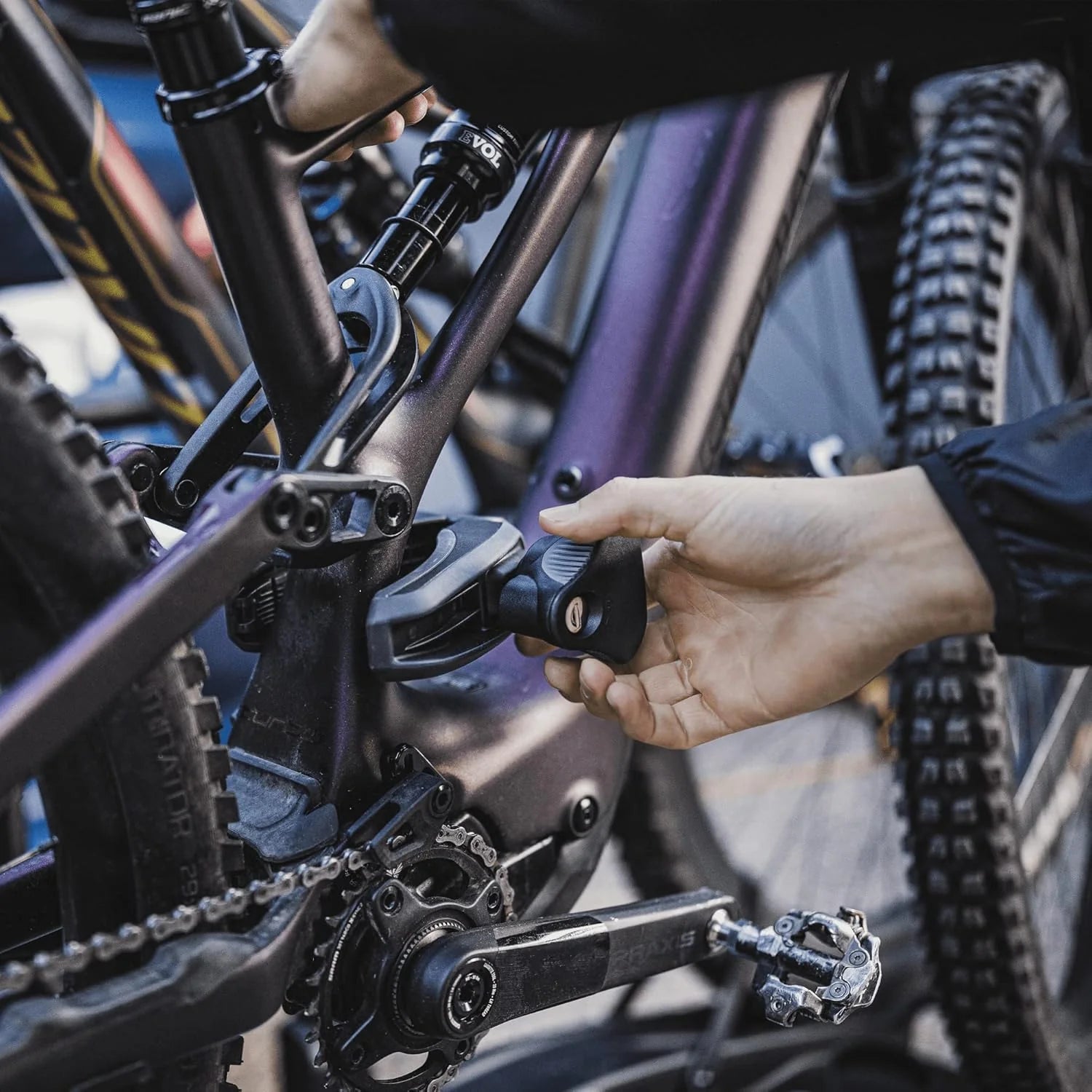 Thule EasyFold XT Porte-Vélos, Porte-Vélos sur Attelage Black/Aluminum 2 Bikes
