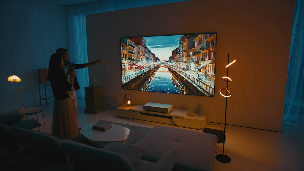 LG CineBeam Vidéoprojecteur Laser HU915QE Focale Ultra Courte pour Home Cinema, 3700 lumens, 4K UHD 2160p, Projection Entre 90"~120", LG Smart webOS6.