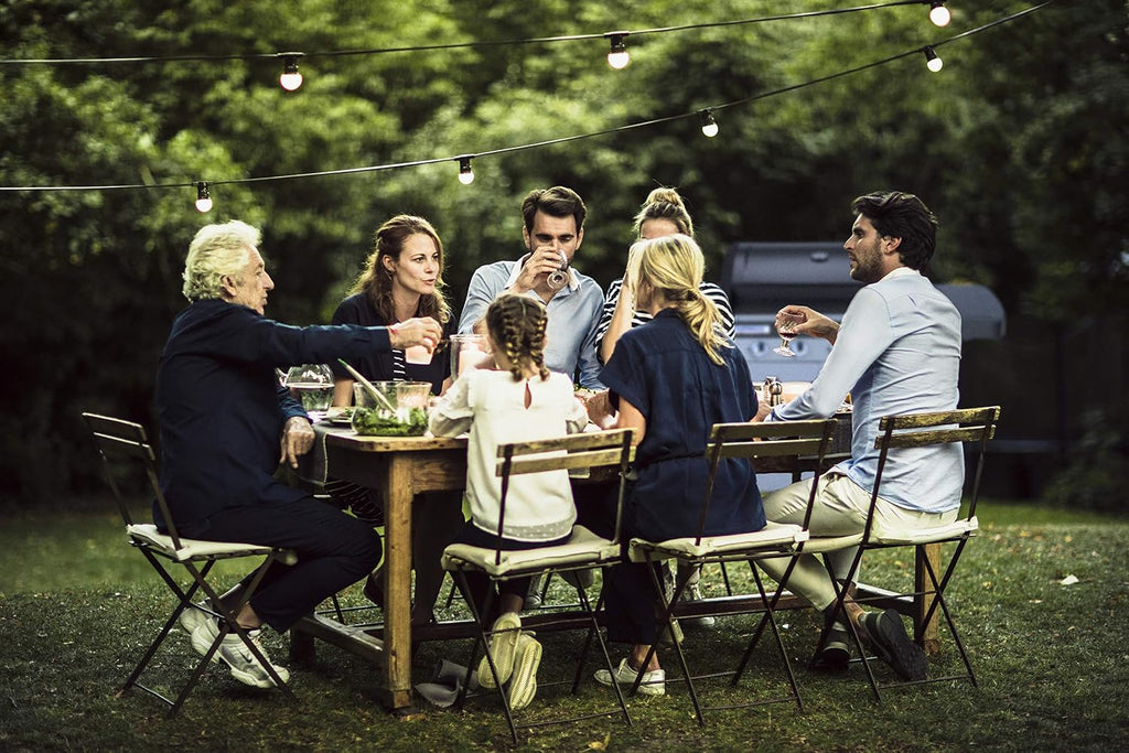 Campingaz Barbecue à gaz Class 4 L Plus, 4 brûleurs, Puissance 12.8kW, Système de nettoyage facile InstaClean, Grille et plancha en fonte double émaillage, 2 tablettes latérales
